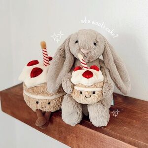 NWT Jellycat Bashful Beige Bunny Birthday